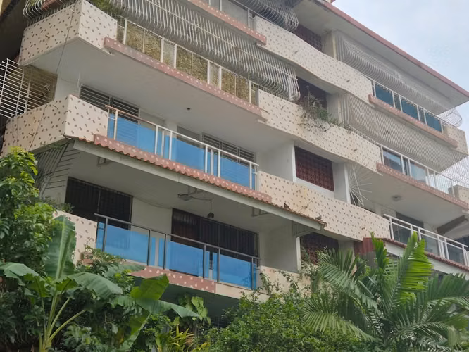 VINTAGE APARTMENT IN OBARRIO – SPACIOUS WITH GREAT POTENTIAL