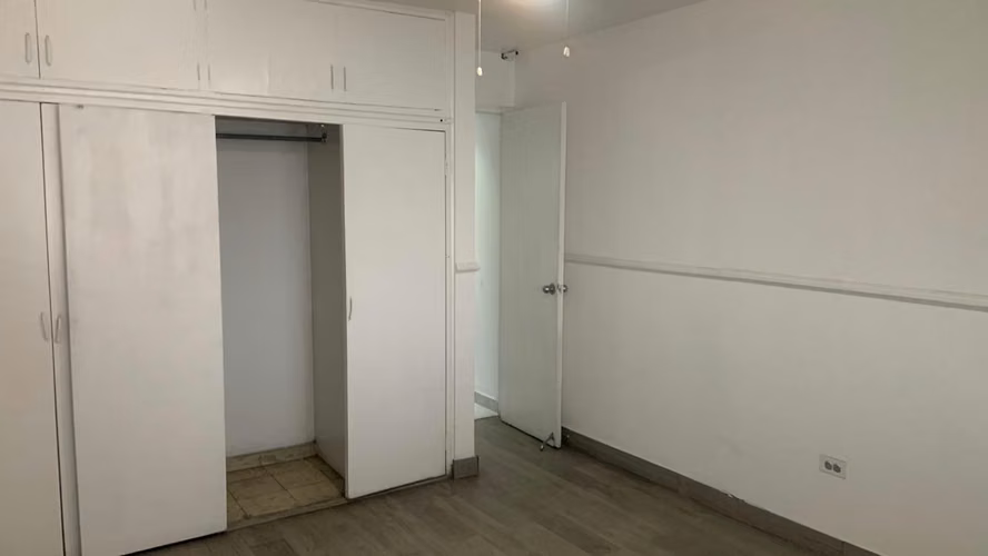 APARTAMENTO VINTAGE EN OBARRIO – AMPLIO Y CON GRAN POTENCIAL - Imagen 19