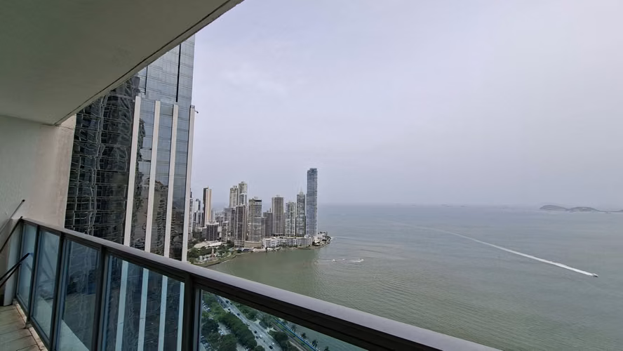 Alquilo apartamento amueblado en Avenida Balboa