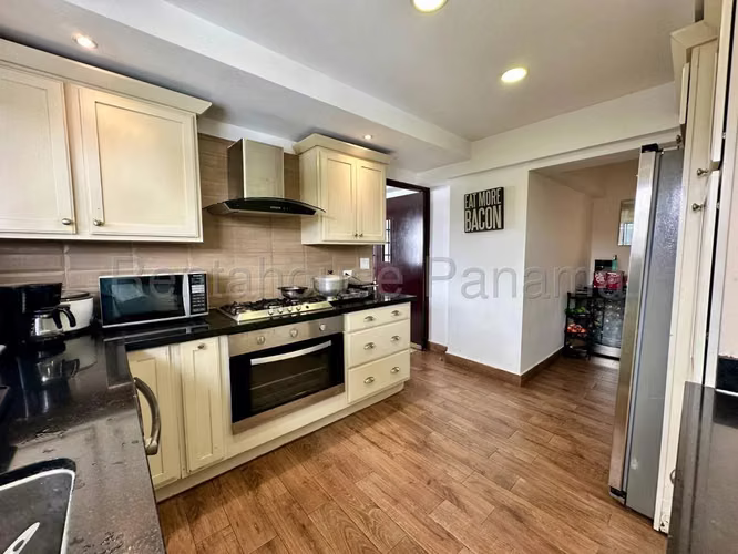 Venta de Apartamento de 191 m2 en PH Villa Gabriela, Altos del Golf 27-2145GG - Imagen 7