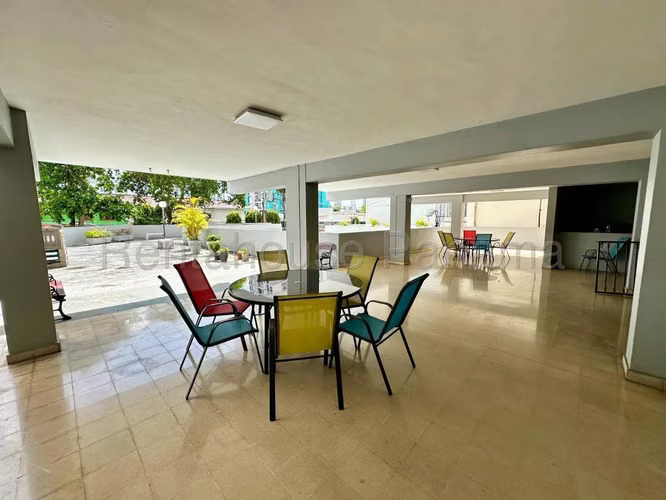 Venta de Apartamento de 191 m2 en PH Villa Gabriela, Altos del Golf 27-2145GG