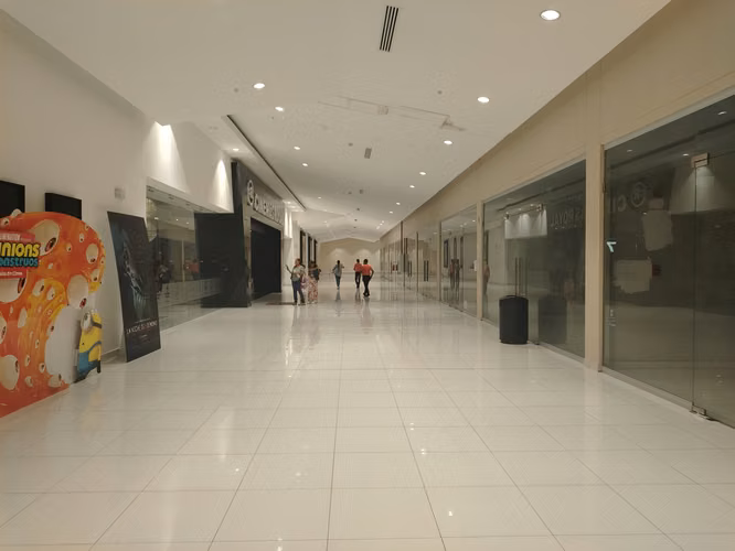 SE ALQUILAN ESPACIOS DE 50 m2 EN MEGAMALL