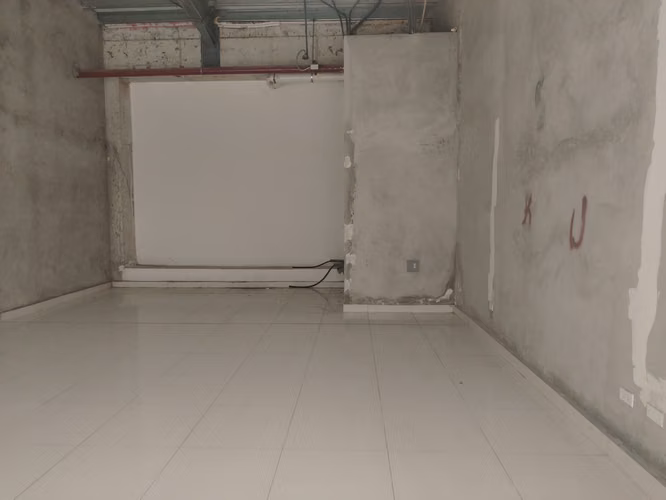 SE ALQUILAN ESPACIOS DE 50 m2 EN MEGAMALL