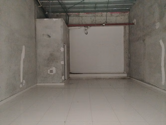 SE ALQUILAN ESPACIOS DE 50 m2 EN MEGAMALL