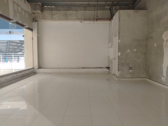 SE ALQUILAN ESPACIOS DE 50 m2 EN MEGAMALL