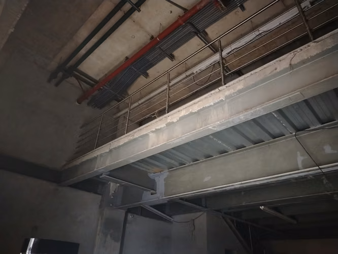 SE ALQUILAN LOCALES EN MEGAMALL, CON VISIBILIDAD