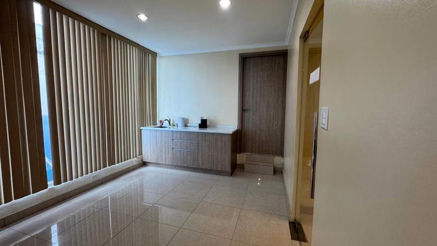 Venta de oficina excelente ubicación - Imagen 6