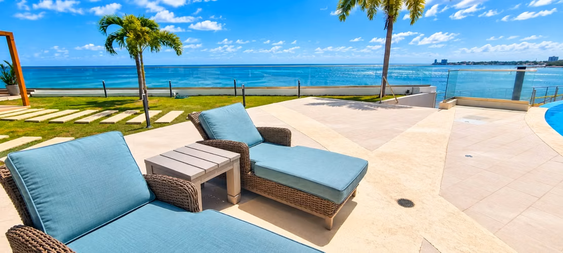 Apartamento de Lujo Remodelado Frente al Mar | Ocean Waves - Imagen 16