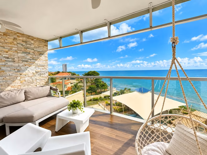 Apartamento de Lujo Remodelado Frente al Mar | Ocean Waves - Imagen 2