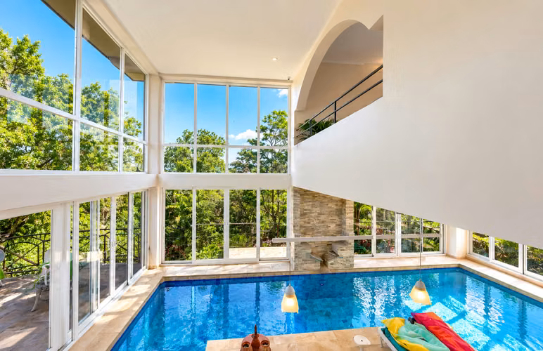 Propiedad en venta – Exclusiva residencia con amplios terrenos - Imagen 3