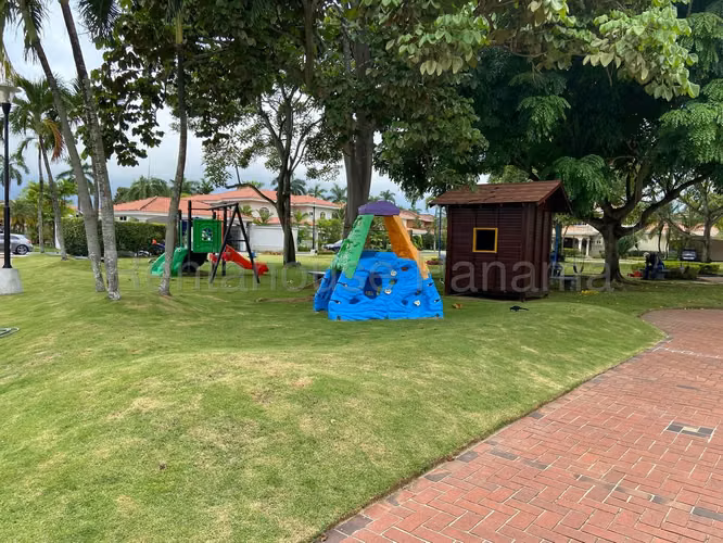ALQUILO Casa en Res. Costa Serena en Costa del Este. 900m2 - Imagen 3