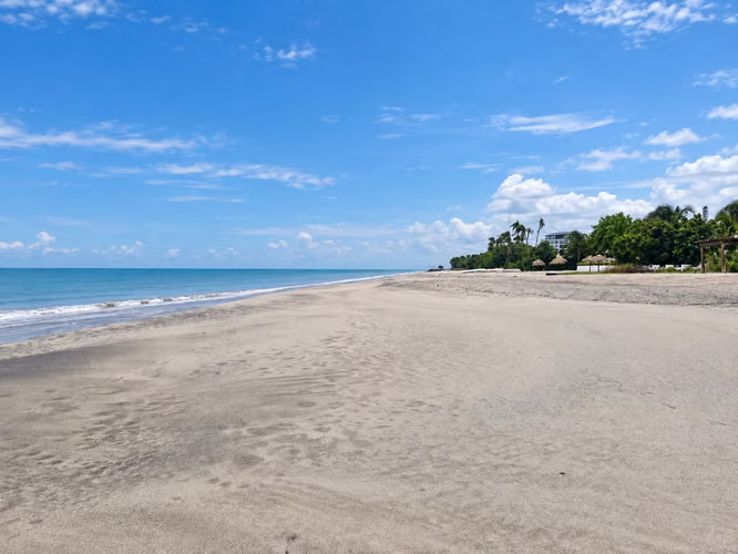 Venta de Terreno Frente al Mar en Playa Blanca, Río Hato, 5,320 m² - Imagen 2