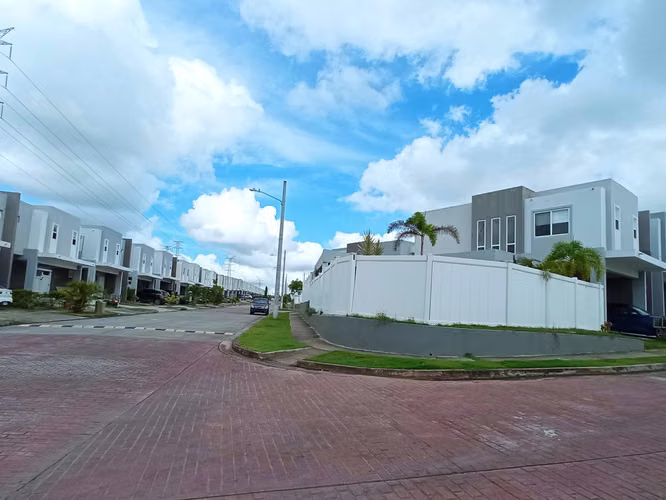 Vendo Casa en Ph Augusta en Paseo del Norte. Haga su Oferta!!! - Imagen 15
