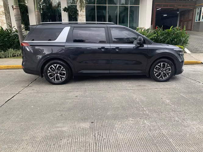 Se vende Kia Carnival 2023 como Nueva
