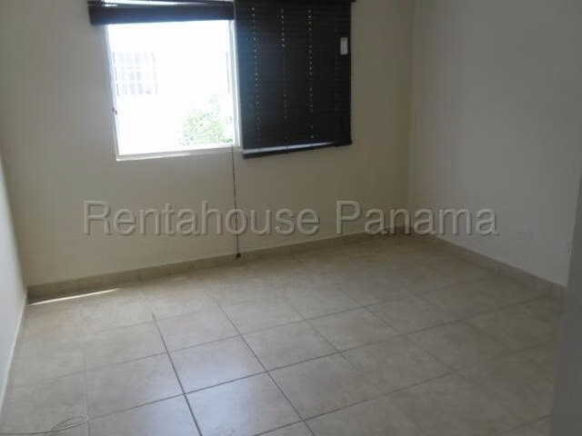 Vendo Casa en Brisas Del Golf LC25-8843