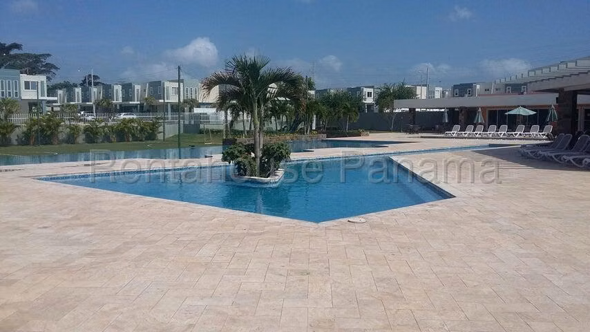 Vendo Casa en Brisas Del Golf LC25-8843
