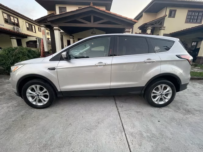 Ford Escape SE 2017 en excelentes condiciones