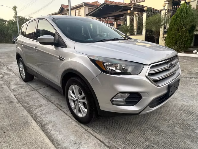 Ford Escape SE 2017 en excelentes condiciones