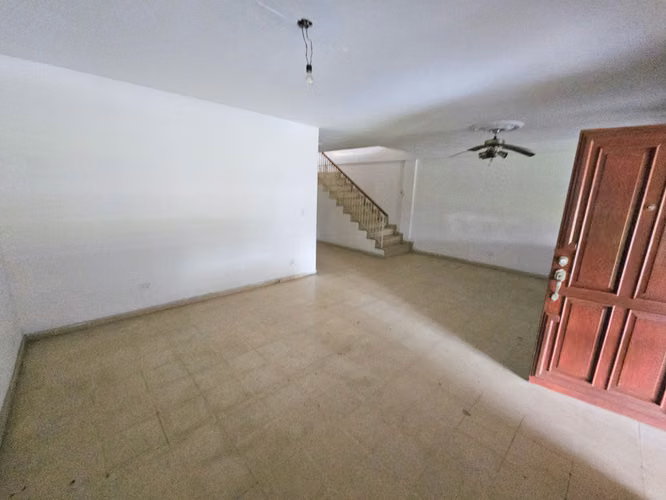 Venta de Amplia Casa en Dos Mares - Betania. Haga una oferta - Imagen 2