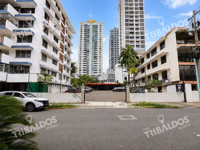 Alquiler de Terreno con edificación en El Cangrejo