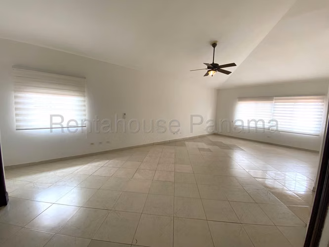 Venta de Casa en Costa del Este Costa Serena 900 Mts PD