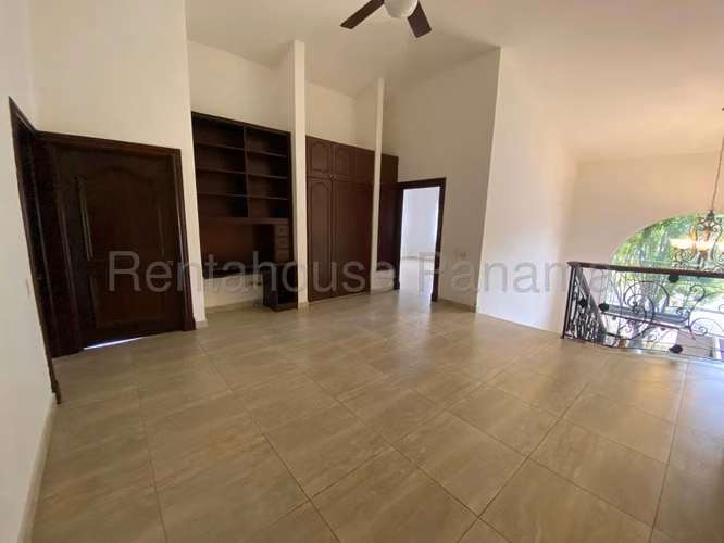 Venta de Casa en Costa del Este Costa Serena 900 Mts PD