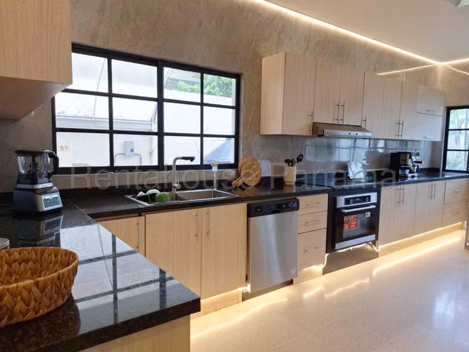 Venta de Casa en Costa del Este Costa Serena 425 Mts PD