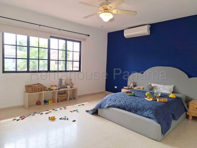 Venta de Casa en Costa del Este Costa Serena 425 Mts PD