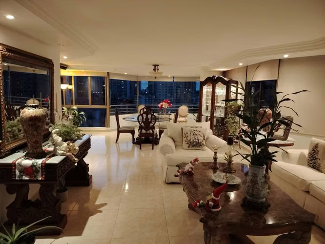Exclusive Apartment at PH Tower One, Marbella: 185 m² of Space and Comfort