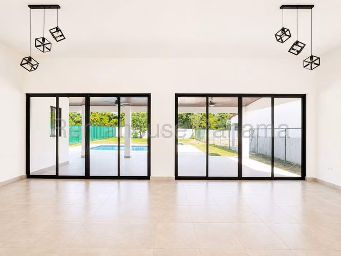 Vendo Casa de 300m2 en Gorgona Malibu 27-2194SRZ - Imagen 2