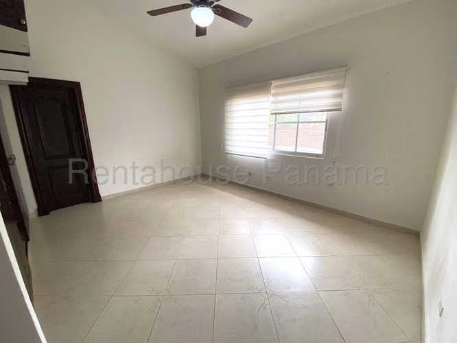 Vendo Casa de 900m2 en Costa del Este Costa Serena 27-2201SRZ
