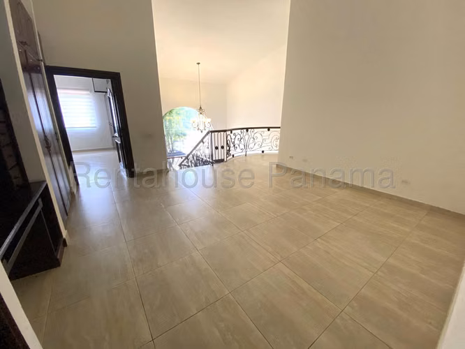 Vendo Casa de 900m2 en Costa del Este Costa Serena 27-2201SRZ