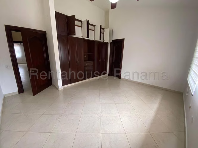 Vendo Casa de 900m2 en Costa del Este Costa Serena 27-2201SRZ