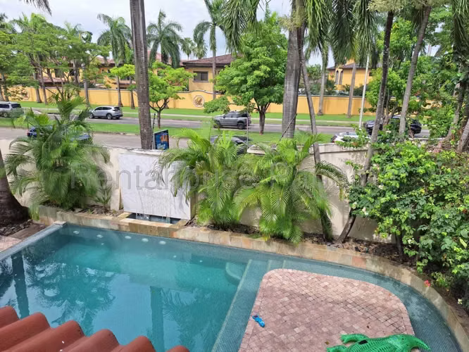 Venta de Casa amplia y con excelente ubicación