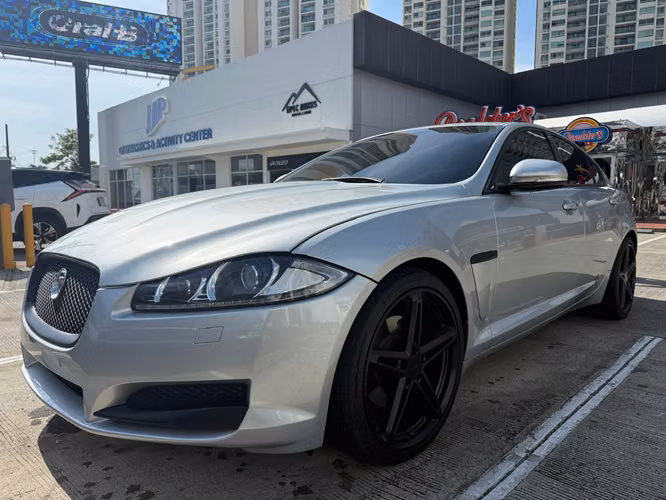 Jaguar XF 2.0 Turbo Automático - Imagen 8
