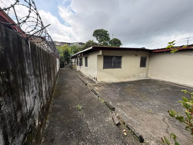 ENAMÓRATE DE ESTA AMPLIA CASA EN LA GLORIA BETANIA! 250,000. - Imagen 10