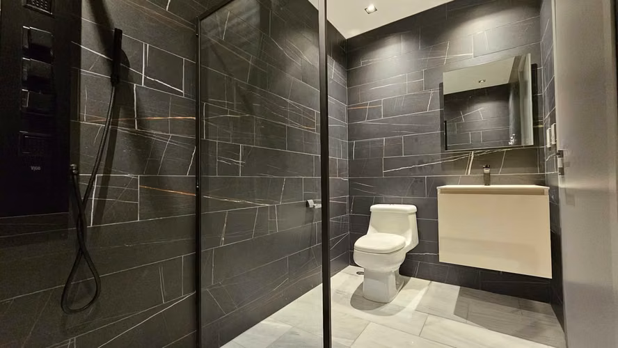 ! Apartamento en Bella Vista I Amoblado I 2 Rec I con balcón y vista a la ciudad - Imagen 13