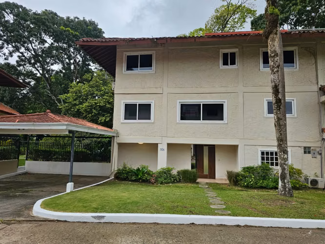 Se Alquila Casa Remodelada en Albrook. *Sin Intermediarios*