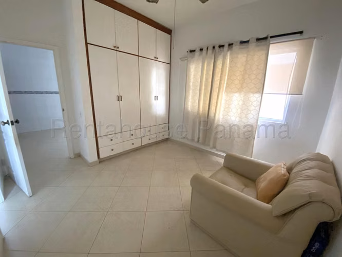 Alquiler de Casa con Amplio Jardin en Costa del Este 27*2200Mfk - Imagen 15