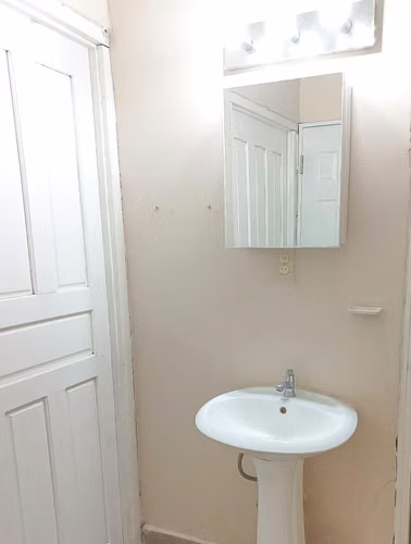 CASA EN VENTA EN EL CENTRO DE CHITRÉ - Imagen 6