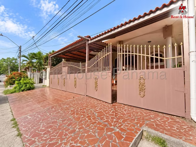 Casa En Venta En Chitré YS
