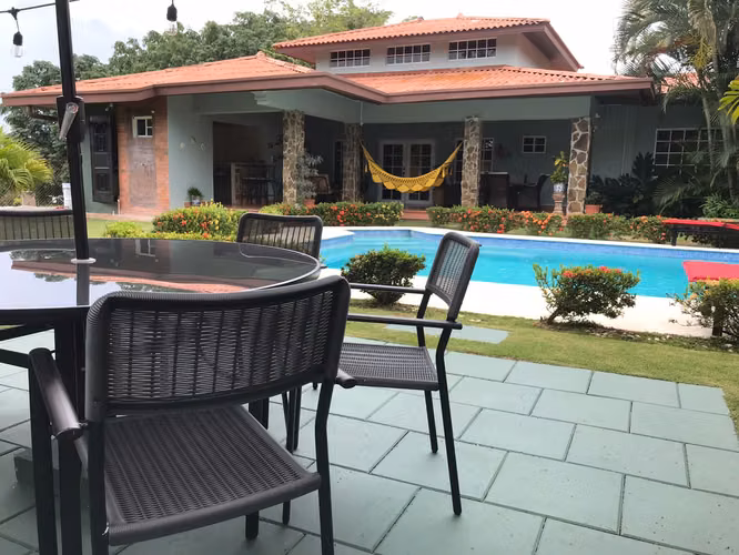 Coronado. Calles Los Jobos. 800mts 3r 3.5b piscina $401,000.00 - Imagen 11