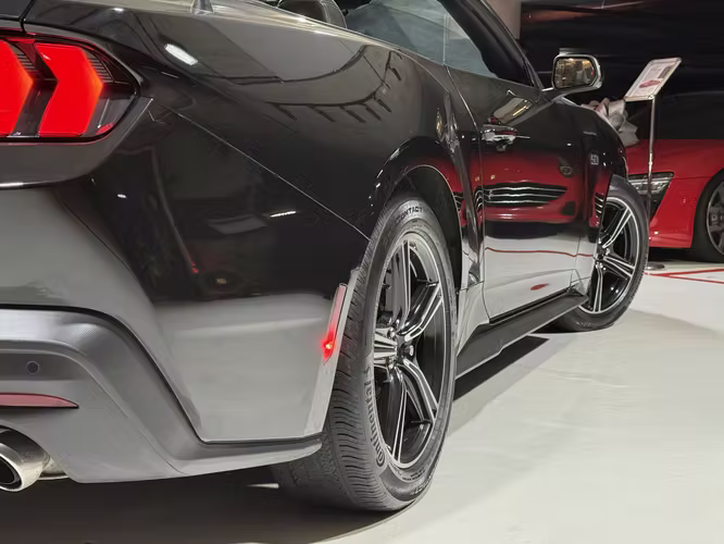 FORD MUSTANG CONVERTIBLE 2024