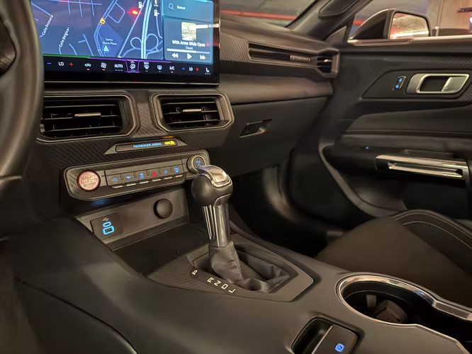 FORD MUSTANG CONVERTIBLE 2024
