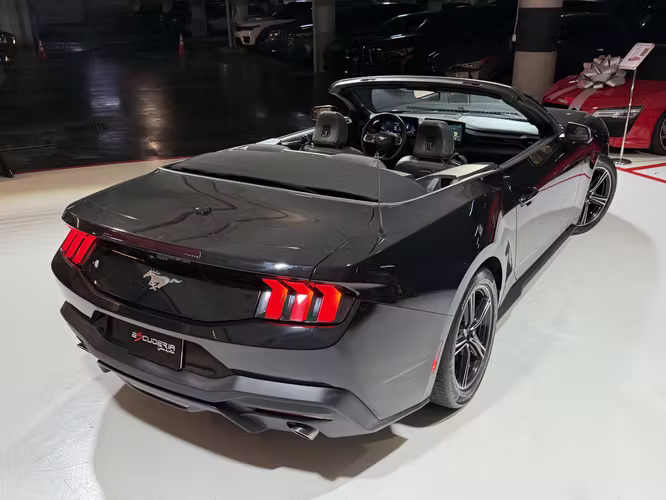 FORD MUSTANG CONVERTIBLE 2024