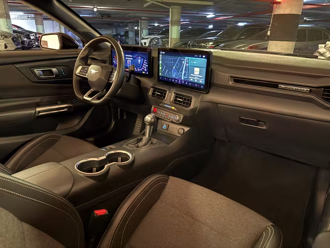 FORD MUSTANG CONVERTIBLE 2024