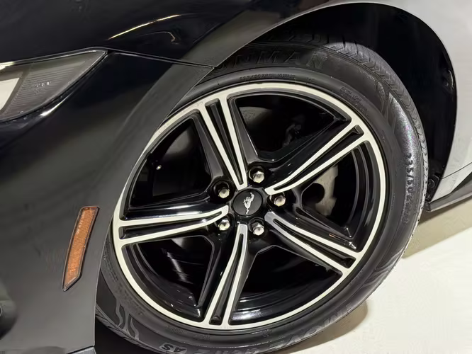 FORD MUSTANG CONVERTIBLE 2024