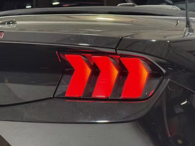 FORD MUSTANG CONVERTIBLE 2024