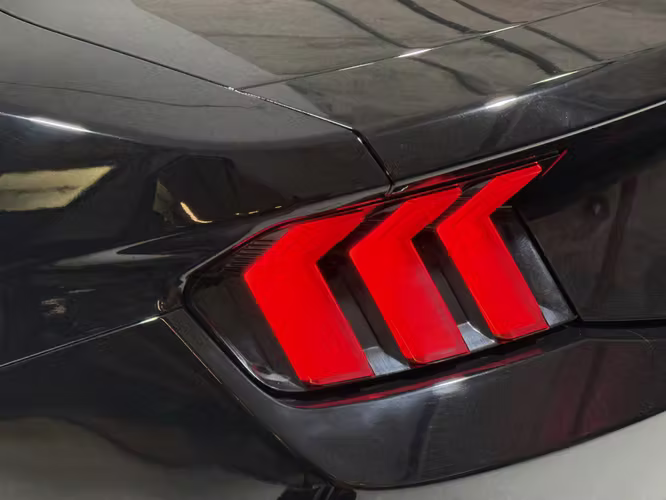 FORD MUSTANG CONVERTIBLE 2024