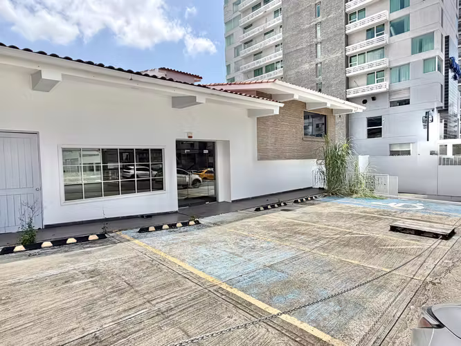 Local Para Restaurante De 850 m² En El Cangrejo Frente A Ginza